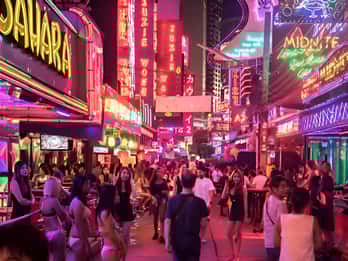 Tour por la vida nocturna de Phuket: aventura por los bares y clubes VIP de Patong.