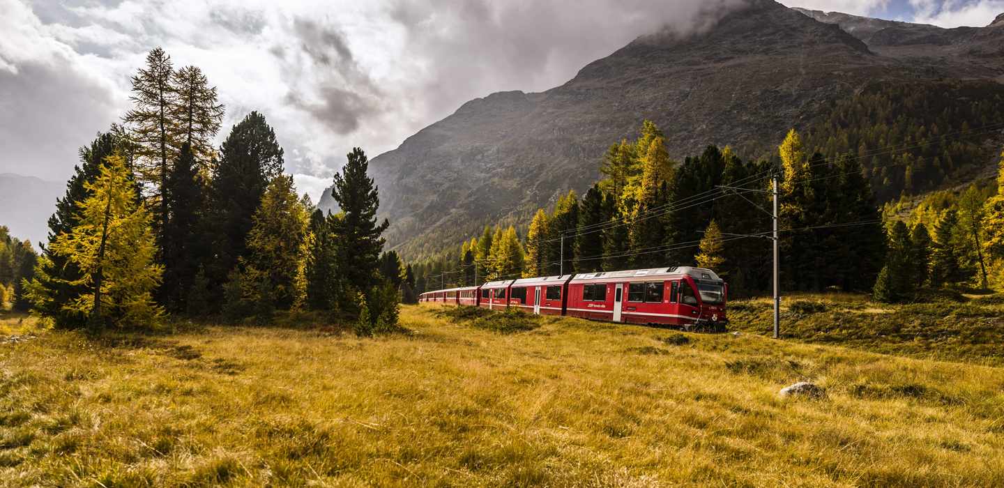 Von Mailand: Bernina-Zug-Tagestour nach Tirano & St. Moritz