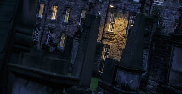 Private Edinburgh: Haunted Night Tour with Whisky Tasting