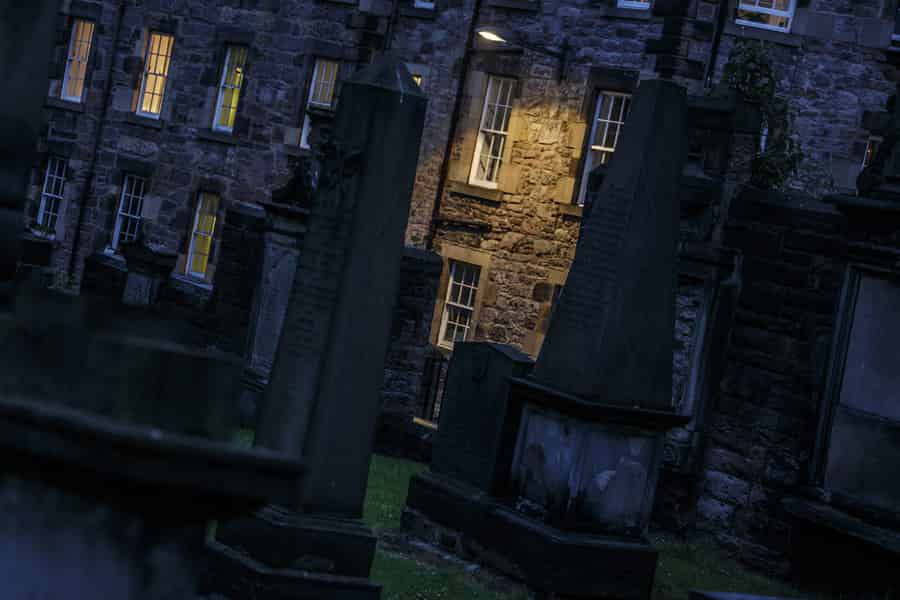 Privates Edinburgh: nächtliche Grusel-Tour mit Whisky-Verkostung. Foto: GetYourGuide
