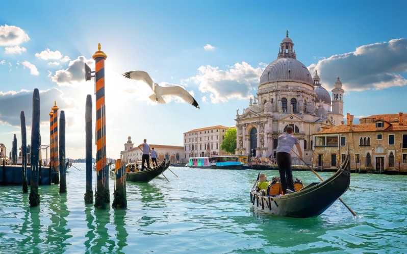 Private Walking Tour of Venice's Old Town with Gondola Ride