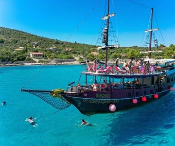 Split: Blue Lagoon Underwater Museum Tour w/Lunch & Drinks