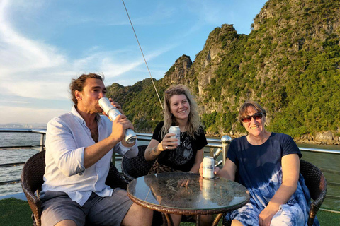 Hanoi: jednodniowa wycieczka po zatoce Ha Long - luksusowy rejs i lunch w formie bufetu