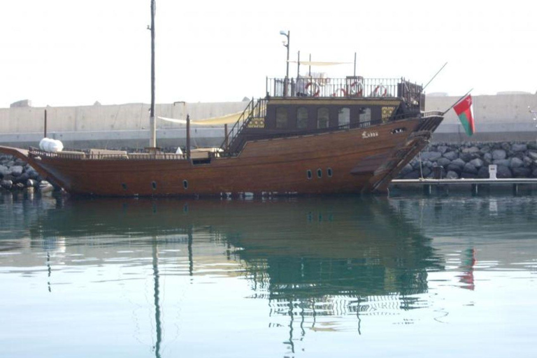 Muscat: Sunset Dhow Cruise with Omani Hospitality