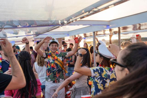 Cannes : Bateau de fête avec DJ