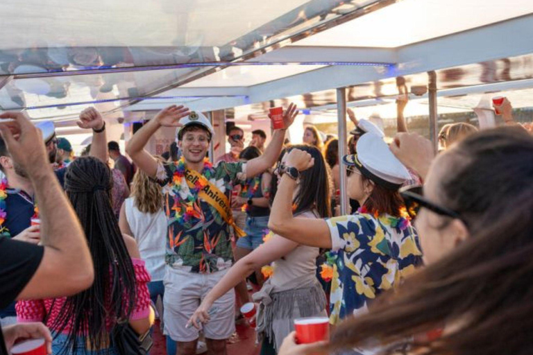 Cannes : Bateau de fête avec DJ