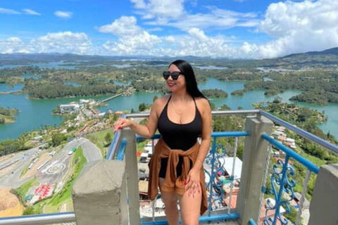 Medellín: Guatapé &amp; Piedra del Peñol Private Tour