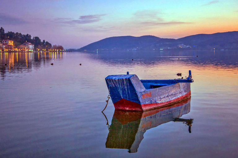 塞萨洛尼基：卡斯托里亚、修道院和龙穴之旅Thessaloniki: Kastoria, Monastery &amp; Dragon's Cave Tour