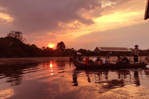 Beeindruckender Sonnenuntergang mit Angkor Gondel Bootsfahrt