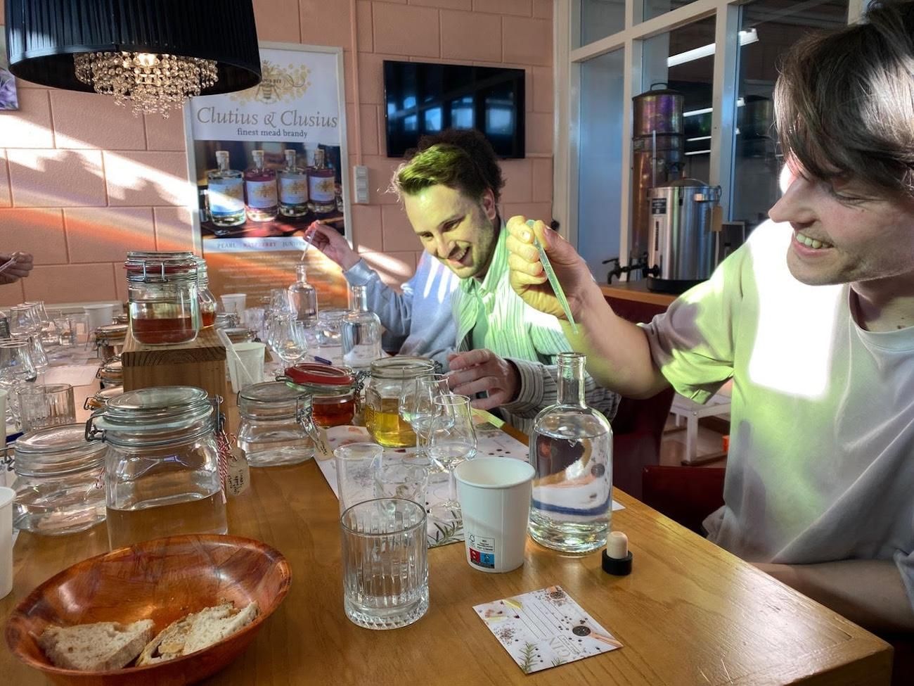 Schiedam: Workshop: Stellen Sie Ihren eigenen Gin her