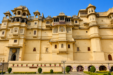 Udaipur: City Palace Guided Tour with Entry Ticket Udaipur: City Palace Guided Tour without Entry Ticket