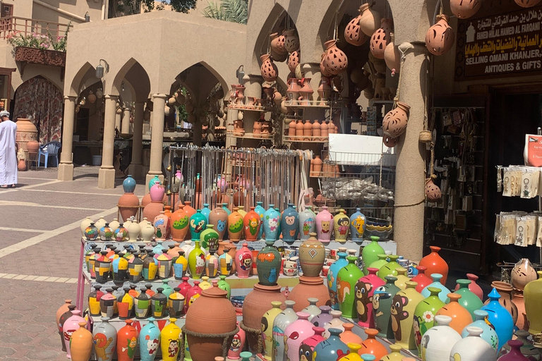 Au départ de Mascate : journée complète à Nizwa Souq, Nizwa Fort et Jabel Akhdar