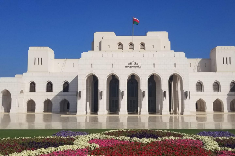 Muscat: Private City Tour with a Local Guide & Full Transfer