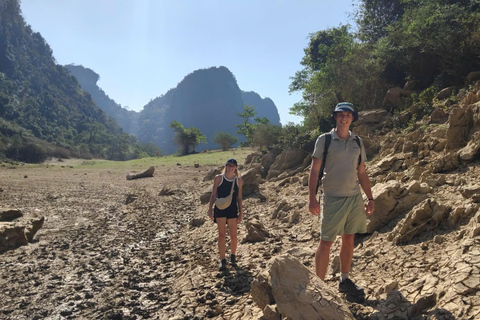 De Ha Noi: 2 dias de Trekking na Montanha do Olho de Anjo e de mota