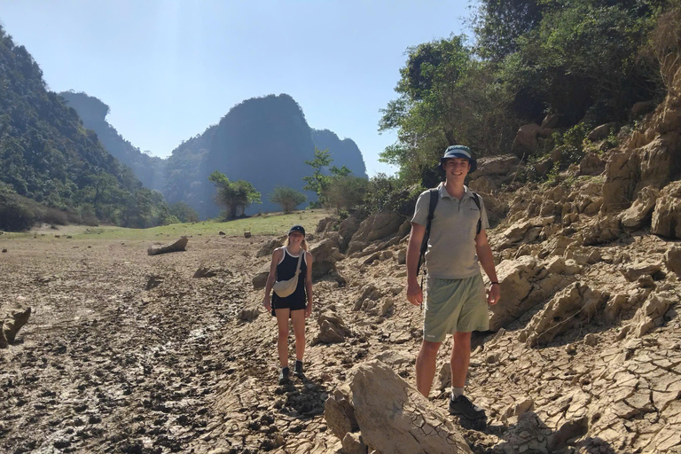 De Ha Noi: 2 dias de Trekking na Montanha do Olho de Anjo e de mota