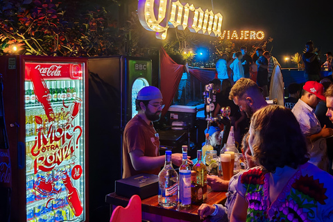 Medellín: Poblado Rooftops and Local Clubs Tour with Shots