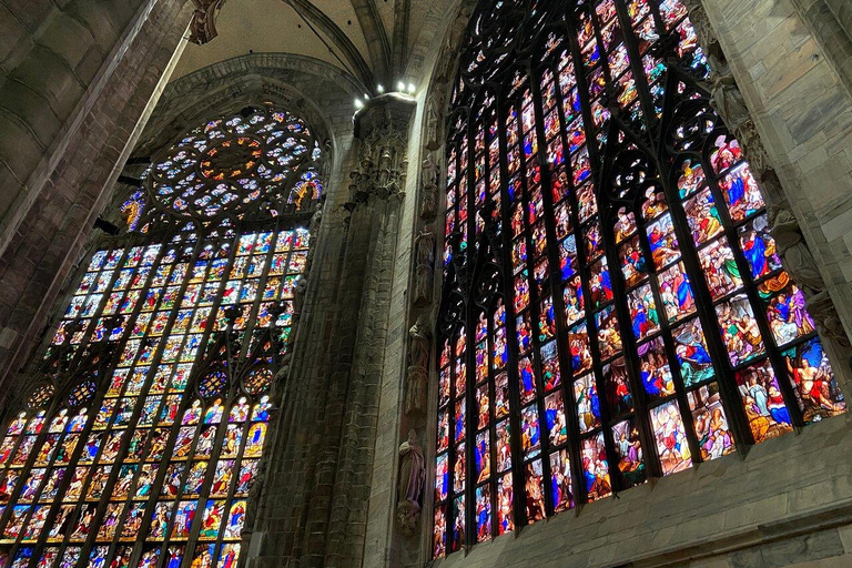 Milan Duomo Combo: Skip-the-Line Guided Tour & Rooftop Lift Spanish Speaking Option