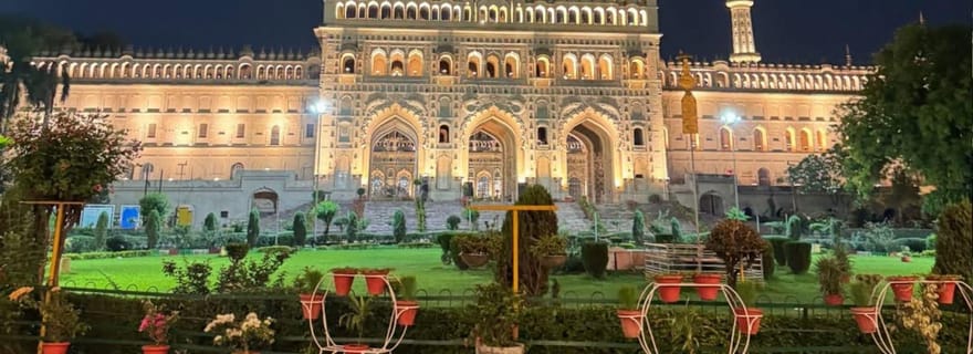 Explorer Lucknow à la nuit tombée : visite guidée à pied
