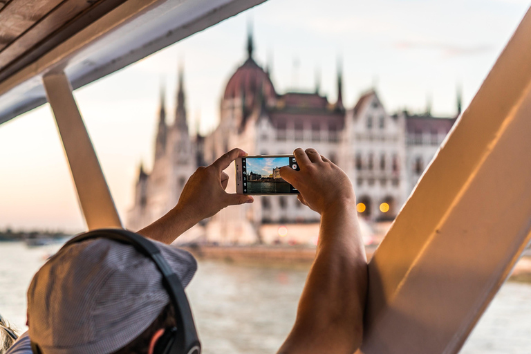 Budapest: Daytime Hop-on Hop-off Cruise with Welcome Drink Budapest: Daytime Hop - on Cruise