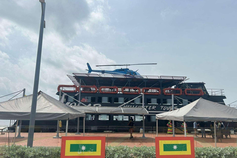 Helicopter Flight Over Tierra Bomba, VIP Bay Tour, Lunch, and Open Bar Helicopter Flight in Tierra Bomba Tour Bahía VIP, Lunch and Open Bar