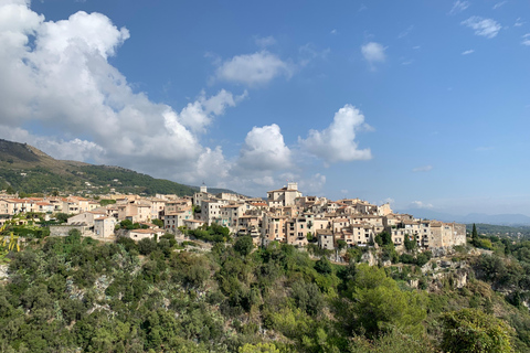 尼斯周边栖息的中世纪村庄。