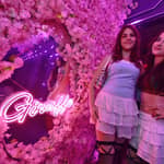 Osaka Dotonbori: biglietto per il nightclub GIRAFFE con drink/piano VIP