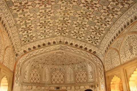 Jaipur: Un Gran Patrimonio en el Mismo Día - Heritage Rajasthanexcursión con almuerzo, entrada a los monumentos, coche y guía local solamente.