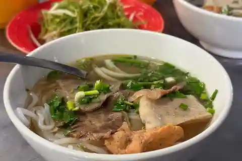 Ho Chi Minh: Excursão gastronómica original a pé com locais
