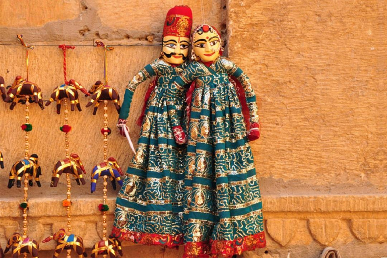 Udaipur: Shopping Tour of Bazaars & Local Artisan Workshops Tour with Private Car, Driver and Professional Tour Guide