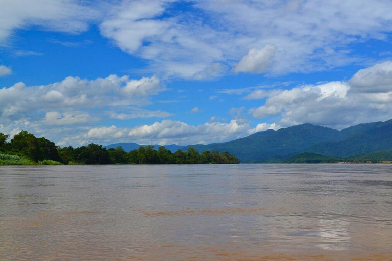 Chiang Rai 3 świątynie, Złoty Trójkąt i rejs łodzią przez cały dzień