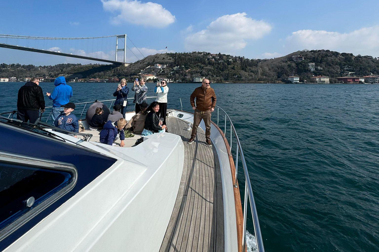 Istanbul: Bosphorus Sunset Cruise with Snacks and Wine Istanbul: Bosphorus Sunset Cruise without Wine