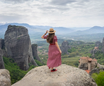 Meteora: Panoramic Morning Small Group Tour with Local Guide