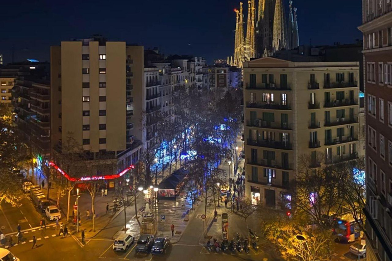 Barcelona: Pubcrawl with VIP Entry to Rooftops and Nightclub