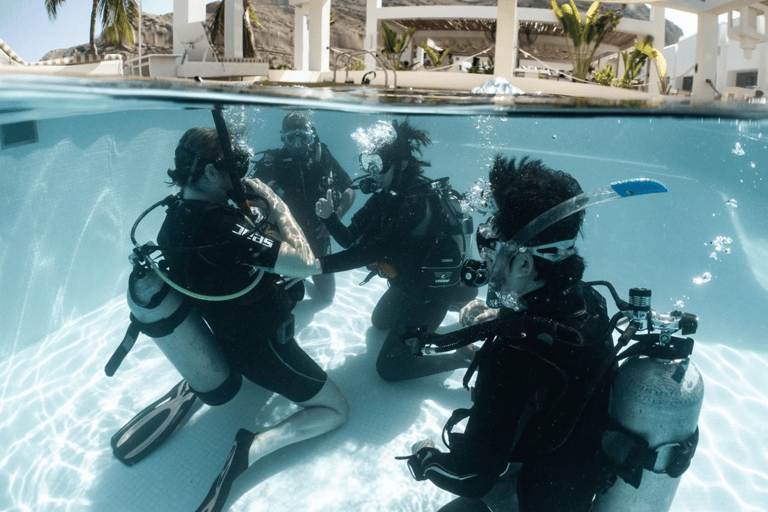 Oman: Discover Scuba Diving Experience