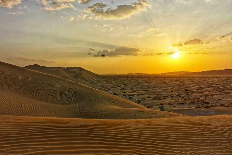 Safari por el desierto: Excursión al Atardecer en el Barrio Vacío