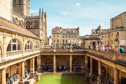 London: Tagestour nach Stonehenge und Bath mit römischen BädernNur Transport
