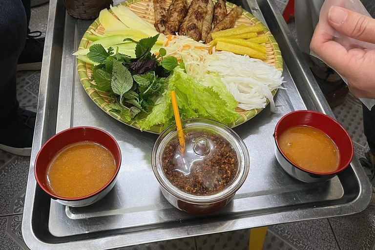 Hanoi: Comida callejera y tour a pie en grupo reducido