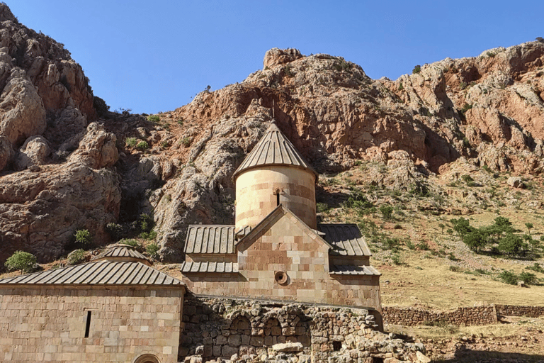 Desde Ereván: Excursión a Khor Virap, Noravank, Jermuk y Areni