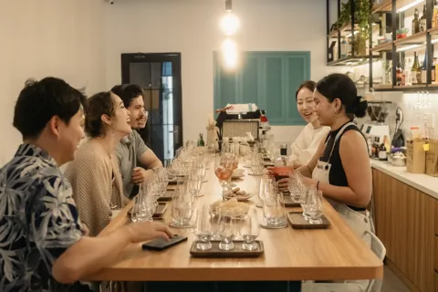 Degustazione di liquori artigianali vietnamiti guidata da Food & Drink Writer