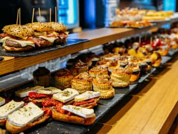San Sebastián: Tour a pie privado con pintxo y bebida