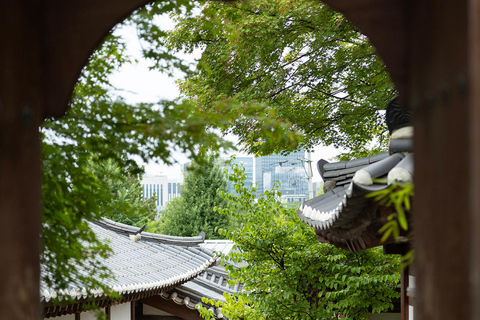 Seoul: Hanok Village Photo Walk (One Price for Two)