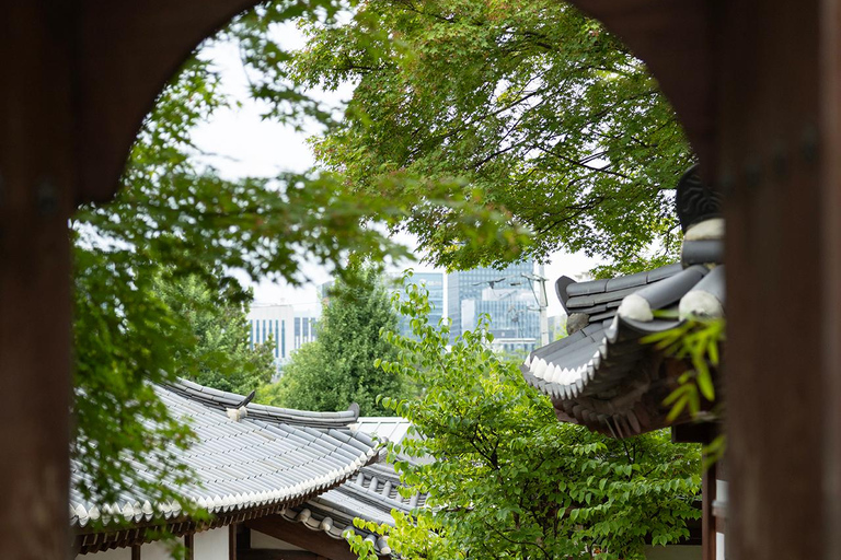 Seoul: Hanok Village Photo Walk (One Price for Two)
