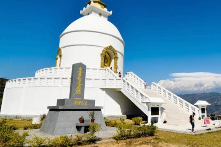 Pokhara: passeio rápido à Stupa da Paz Mundial de carro