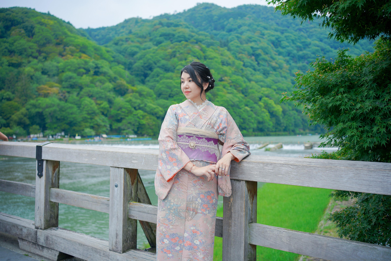 Kyoto: Arashiyama Forest Private Photoshoot