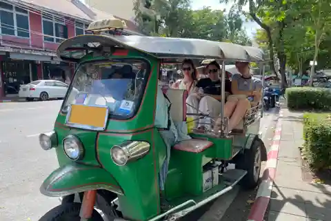 Bangkok : exploration du Wat Pho + visites en tuk tuk