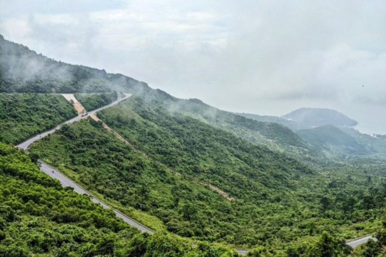 De Hue à Hoi An via le col de Hai Van et le pont d'or de la colline de BaNaVoiture privée de Hue à Da Nang