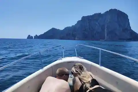 Rundtur på Capri: upptäck VIP-ön med båt