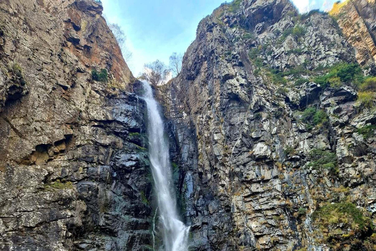 Kazbegi: Gveleti Waterfall 4x4 Jeep Tour & Guided Hike