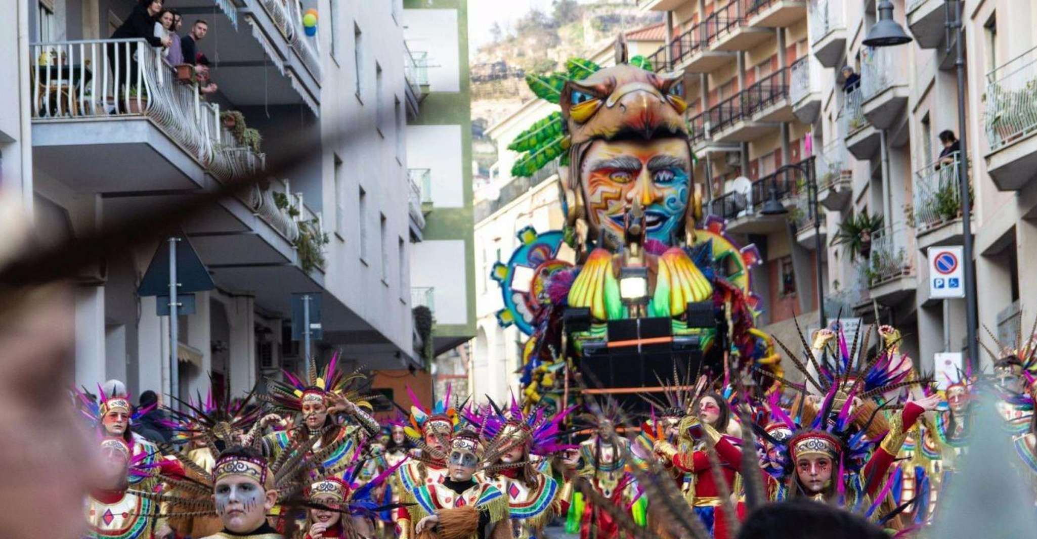 Maiori: laboratorio di maschere di carnevale in cartapesta