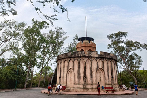 Delhi: Northern Ridge Walk with Tibetan Colony Tour